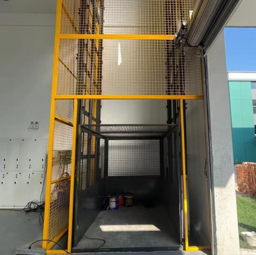 营根镇导轨式升降机助力物流园破解运输难题