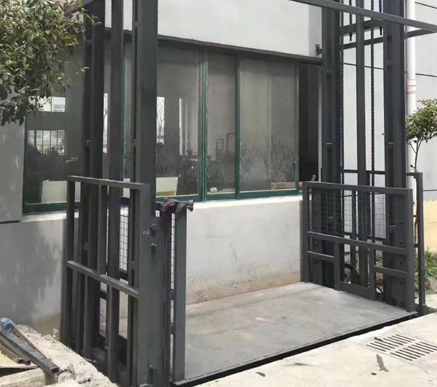 营根镇导轨式施工升降机助力民生工程提速增效